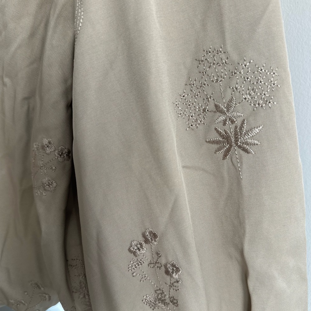 Oversized Embroidered Floral Jacket - Picture 4 of 4